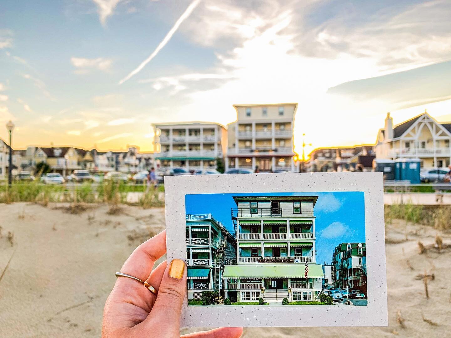 Flashback Friday! The Ocean Vista Hotel back in the day. Can you guess what year this might be? Swipe ➡️ for a closer look. Take a peek at those cars! 👀🚙😍