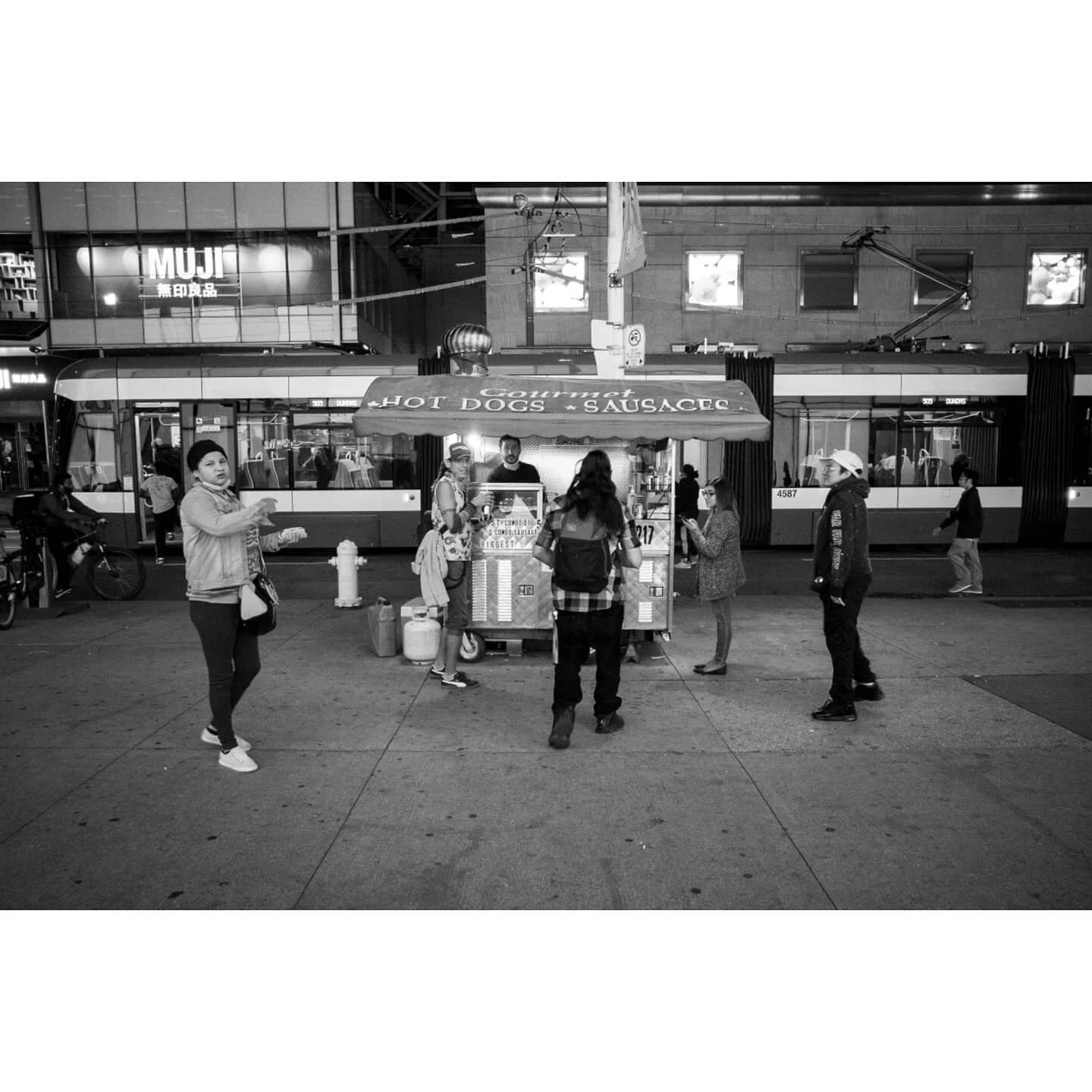 Cities, like cats, will reveal themselves at night.
.
.
.
.
#grsnaps #gr3 #griii #ricoh #ricohgr3 #ricohgr #streetphotography #torontostreetphotographer #torontostreets #torontostreetphotography #bnw #bnwphotography #bnw_captures #bnw_street #streets