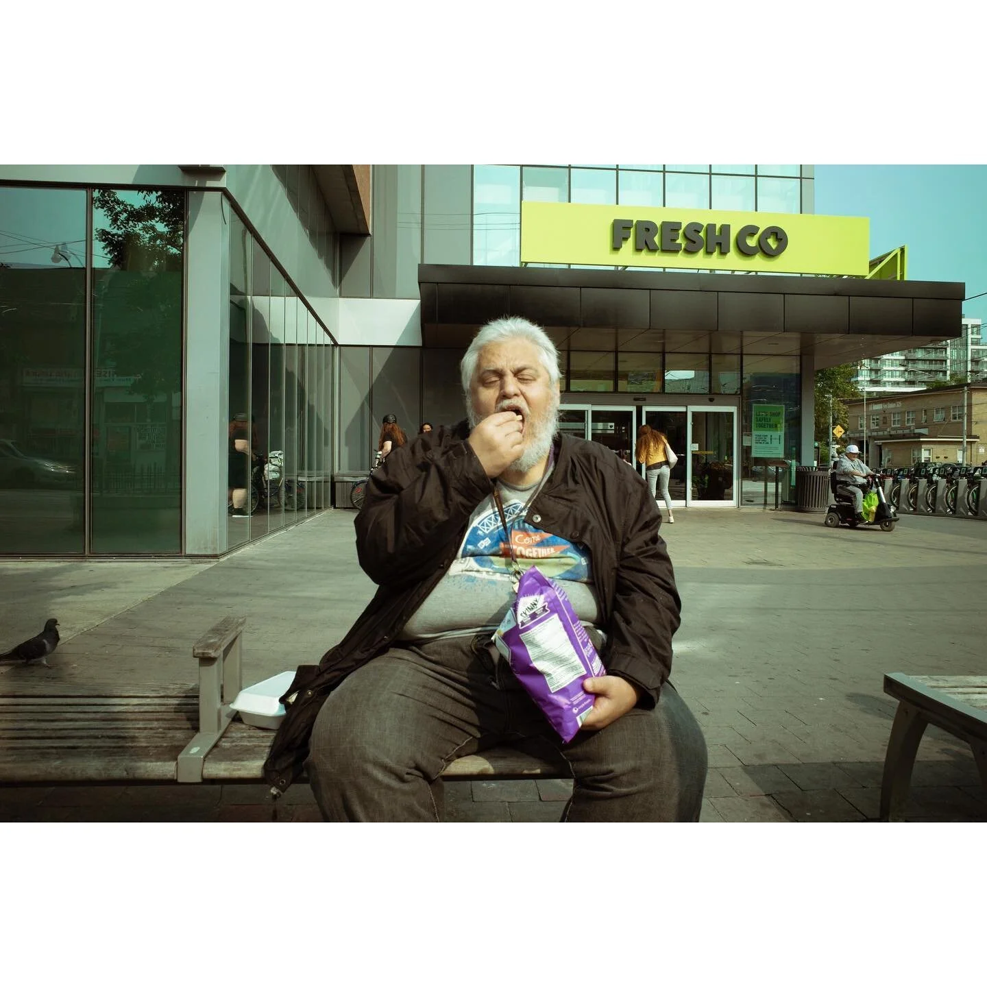 You better cut the pizza in four pieces because I&rsquo;m not hungry enough to eat six.
.
.
.
#grsnaps #gr3 #ricoh #ricohgr #ricohgr3 #ricohgriii #pointandshoot #pointandshooters #streetstyle #streetstorytelling #streets_vision #streets_storytelling 