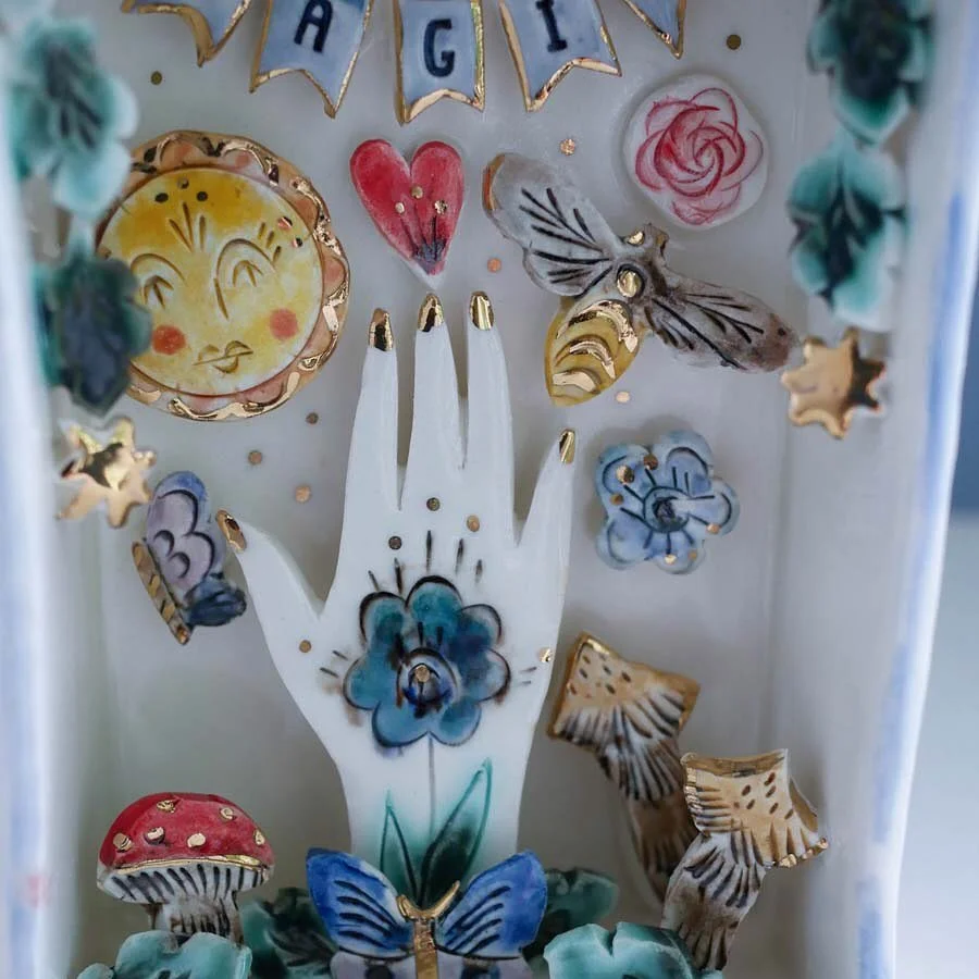 Sneaking into @villarrealceramics studio to see what she is making for the upcoming @260fingers show which is coming up soon. Nov7-9 #260fingers2025 #porcelain #22ctgold #canadianceramics #storytelling