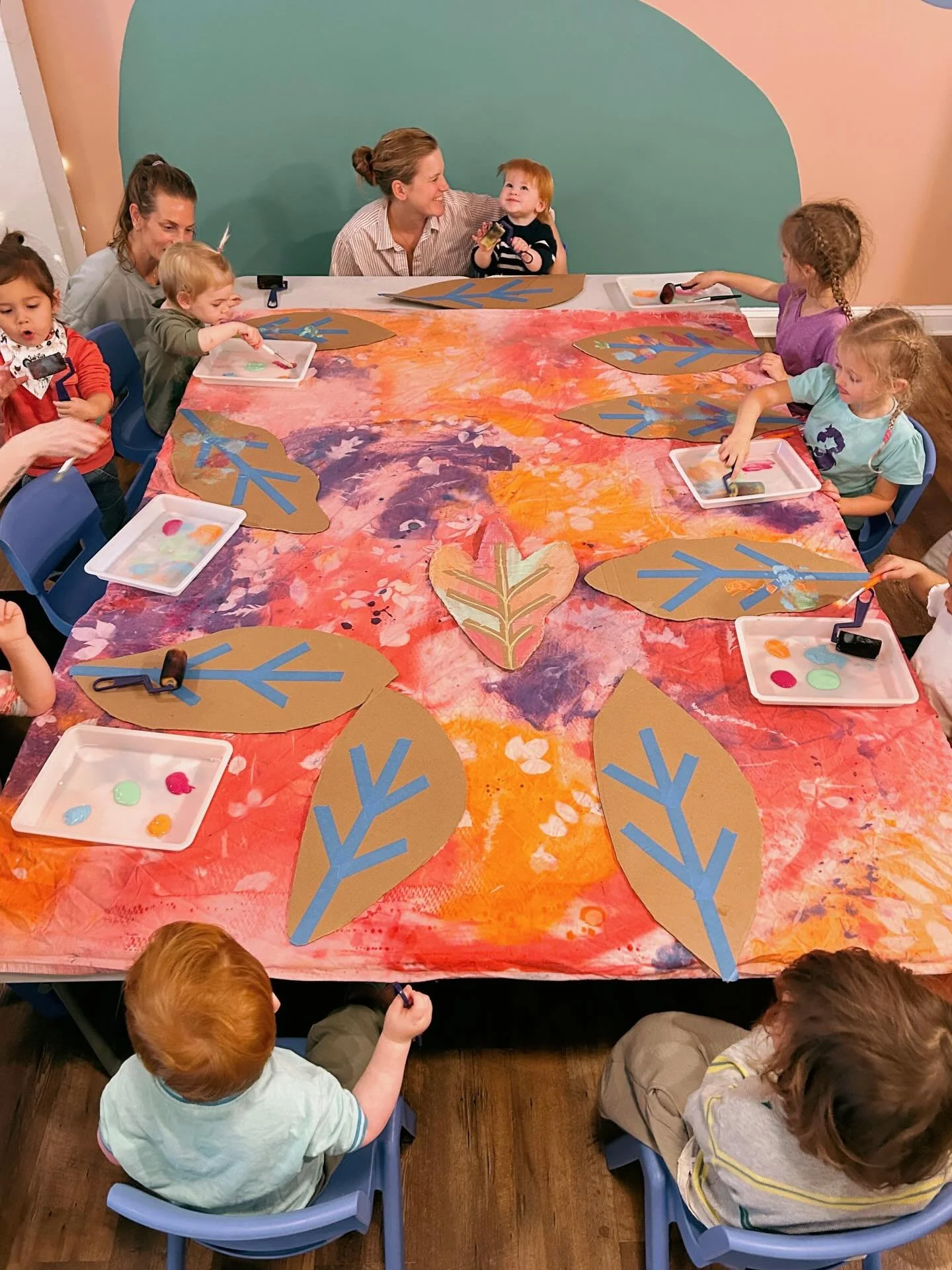 Happy December!
 Hope you all had a wonderful holiday weekend and are easing into the new month smoothly. 

Take a look at what we have for you this week and beyond:

✨Mondays at 10:30 - Mini Makers: Art Adventures
✨Thursdays at 1:00 PM - Baby Daze P