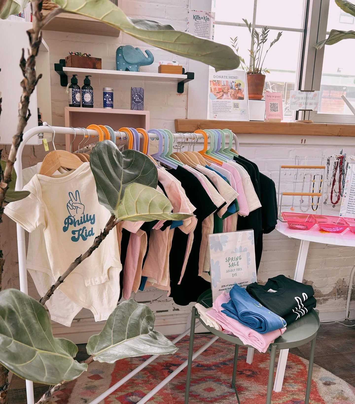 Spring Sale alert!! Let those little arms see the sun again, and rock your Philly pride! We have a range of styles and sizes - all tees are $15 with 25% of proceeds going towards our Onward, Fam Scholarship fund. Have one you&rsquo;ve been eyeing? DM