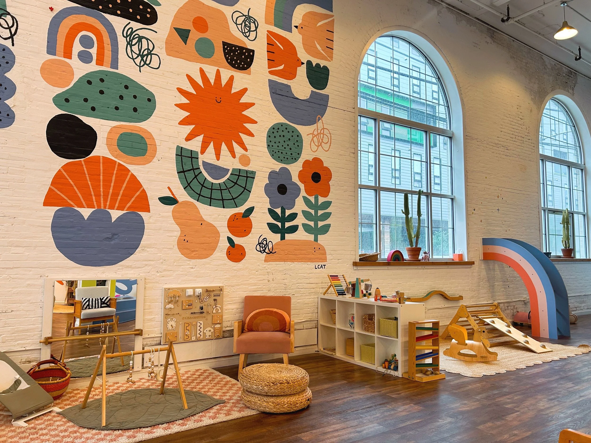 ANOTHER rainy, gross day outside, but it&rsquo;s cozy and cool in here. Call that friend you&rsquo;ve been trying to get together with all summer and come hang with us from 9-1 🌧️✨

The sun will be back out tomorrow though! Catch @lilrootsntunes at 