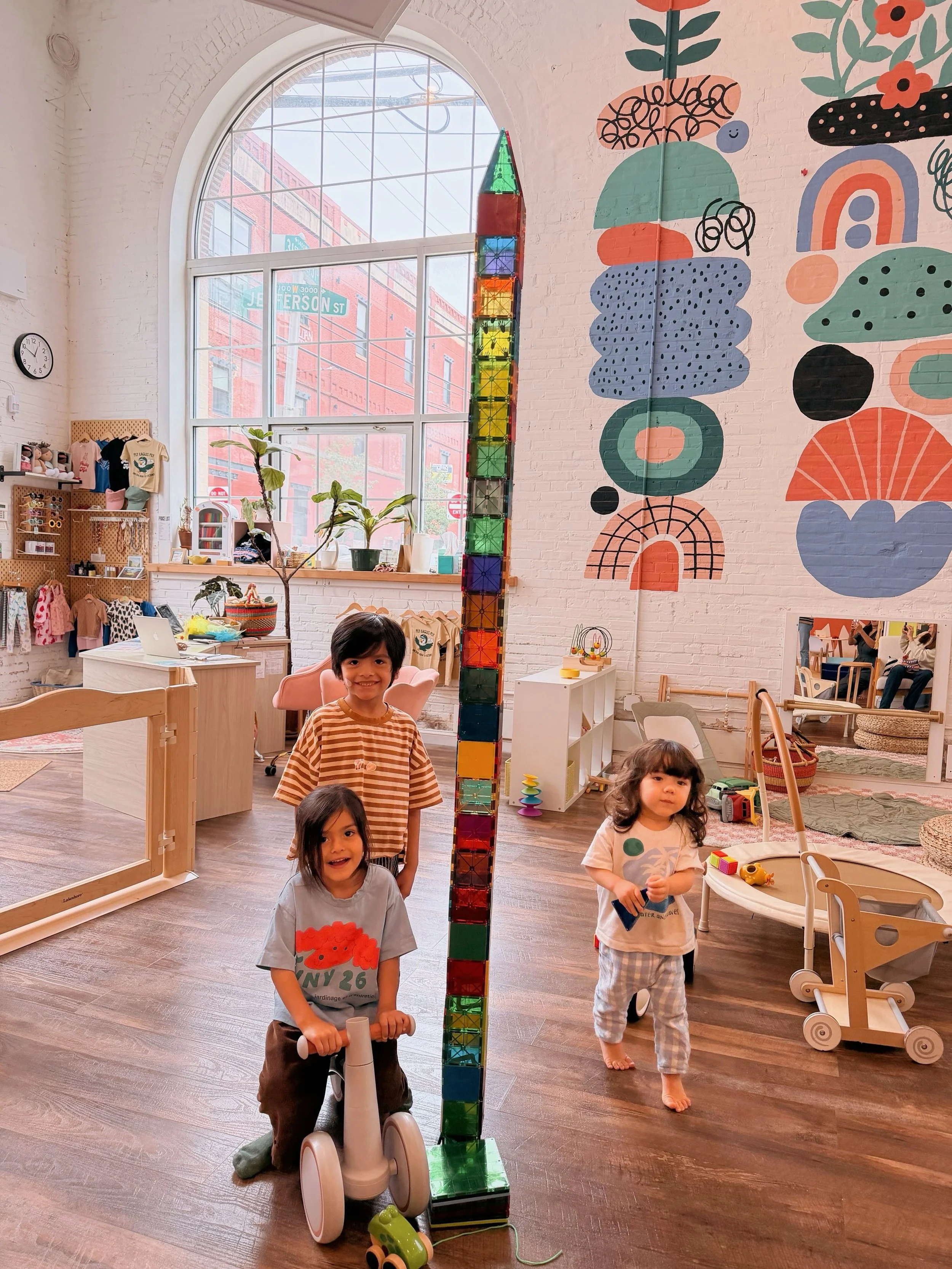 Busy kids, busy week! We have a FULL week for you next week, so putting this here so you can plan accordingly 😉👇

🎨Monday: Mini Makers: Art Adventures at 10:30 AM (18 months +)

🎸Tuesday: &lsquo;Lil Roots &rsquo;N&rsquo; Tunes at 10:00 AM (all ag