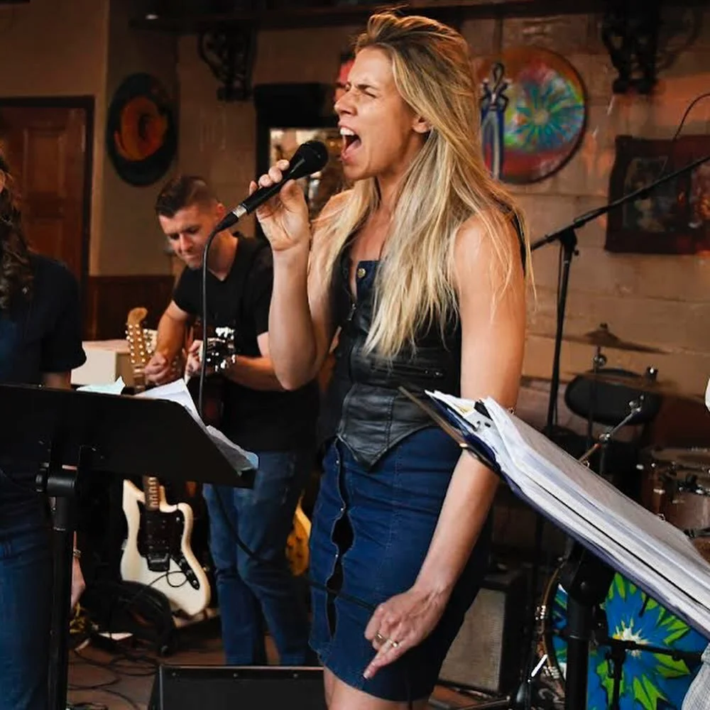 ZEPPELIN FEST ❤️&zwj;🔥🤘❤️&zwj;🔥
📸 @bobkrasnertoo 
.
Thank you @theiceplant @wayne_silver @lic_bar for having me!!! And thank you fellow sirens @danielle_erin_rhodes and @beckleyandrews for singing with me! And thank you epic band!! @sharpgrass @a