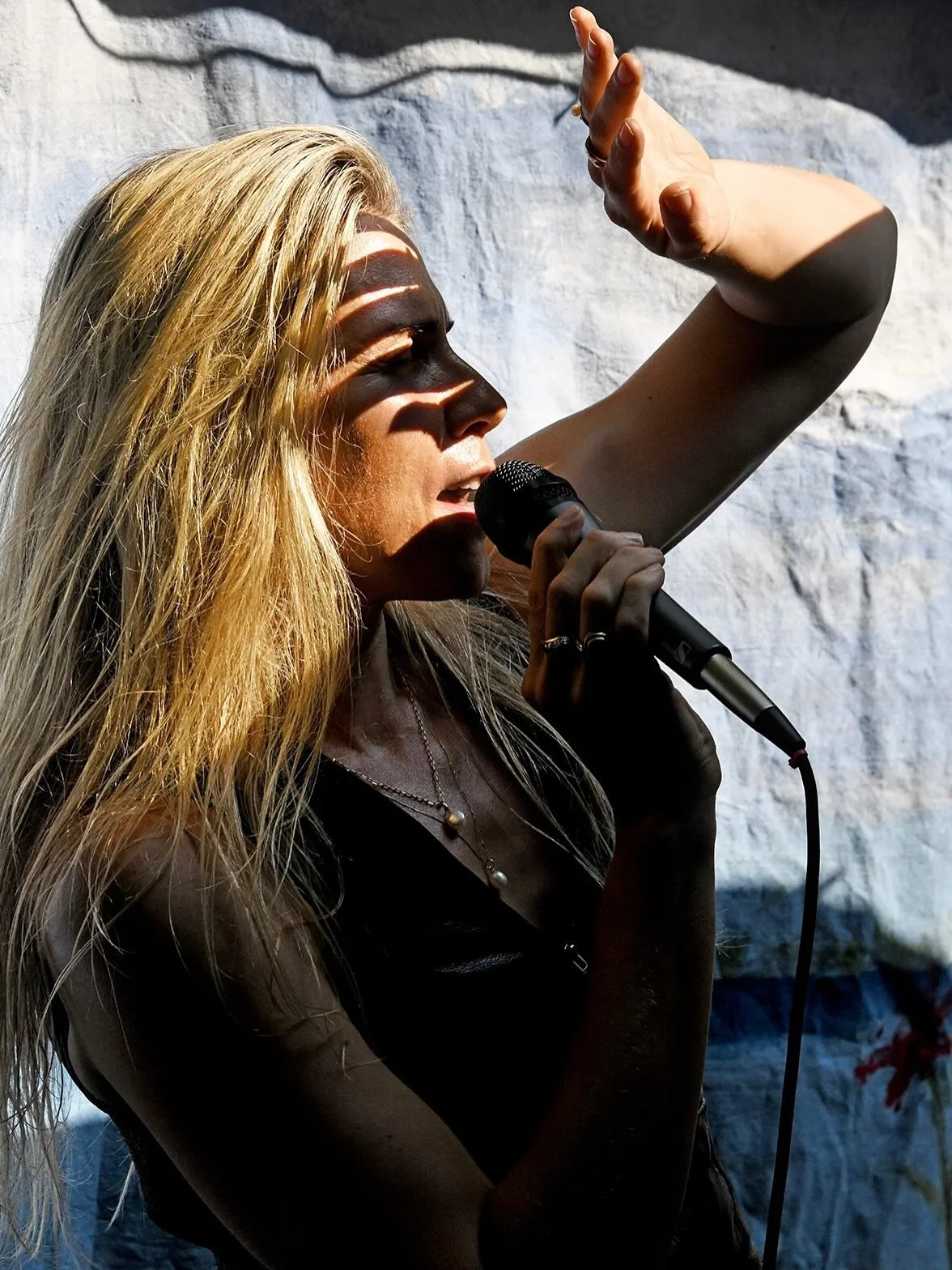 GARDEN SHOW 🌱🌞☘️
📸 @bobkrasnertoo 
.
Thank you @ginahealy6 @11th.garden for having me!! Thank you @christian.nourijanian for being my OH MY GODDESS god of keys. The next OMG show is 9/15 @lic_bar - more sun and plants except make it moon and roots