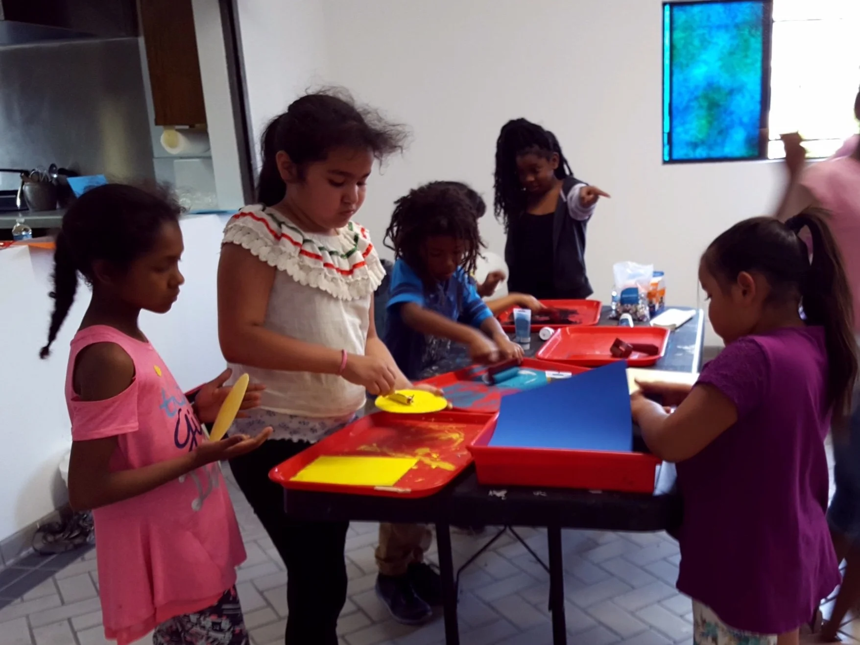 Family Art Workshops/ Talleres de arte para familias Ongoing; January - June Regularmente: Enero - Junio