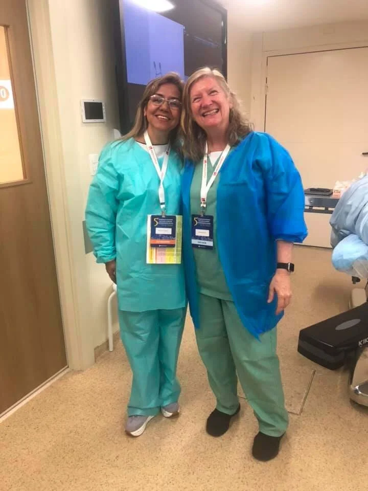 Con una de las experta en manejo del dolor por intervencionismo Dra Andrea.