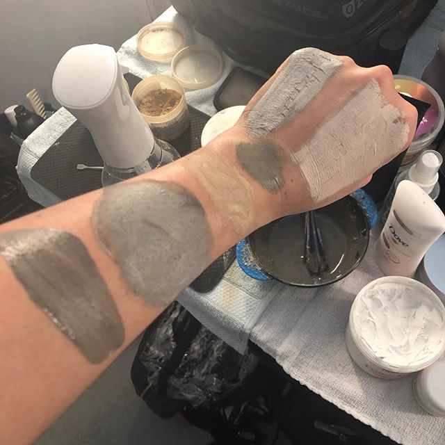 Pro tip 💥💥Super important to always be prepared ... clients like options and fast ones ... my suitcases are heavy but when the client makes a request I am prepared to deliver. Products that are not used often I bring smaller amounts ....so I can st