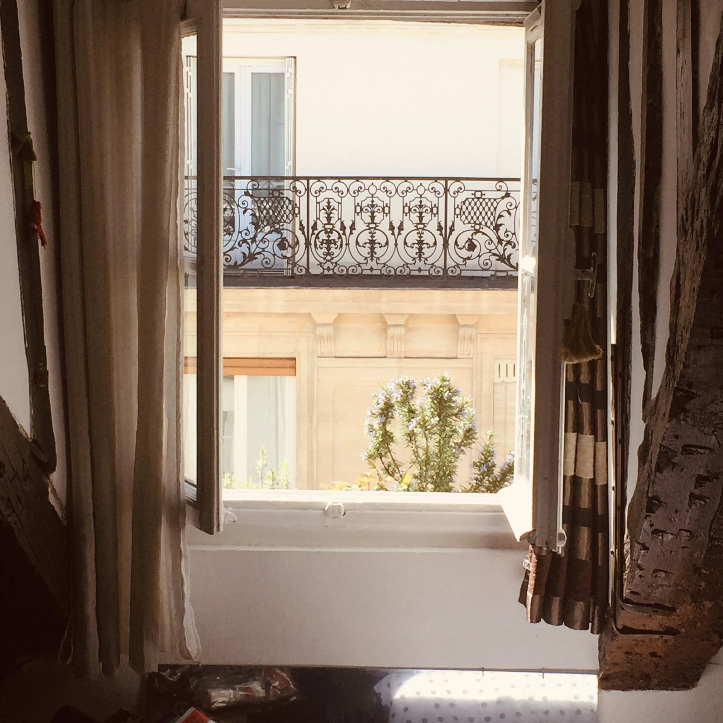 Air BnB window to Paris 