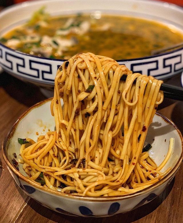 The only type of workout in my books 💪🏻 noodle lifting 😂.
🍜: Dan Dan noodles! Perfect amount of spice &amp; flavor. . 📷: @amycravesthat .
.
.
.
#nyceats #newforkcity #instafood #nycfood #eeeeeats #topnycrestaurants #topcitybites #nyceeeeeats #ta