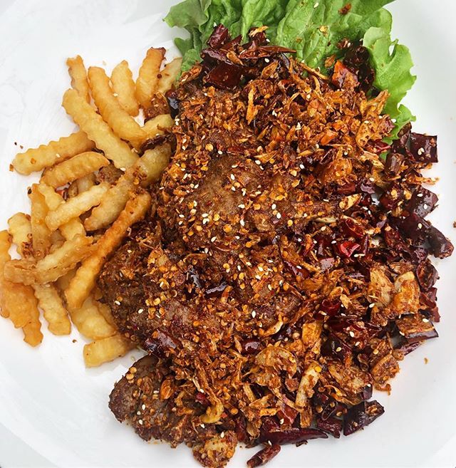 Sichuan peppercorns lamb chops with fries #alley41 📷: @foodiejudge .
.
.
This is first time that I had spicy 🌶 version of lamb chop and love it every bite.  It was perfect way to get rid of lamb smell and fries at the side was good idea.  They give