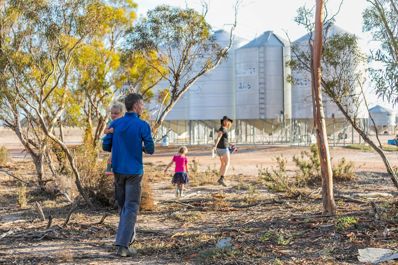 Wheatbelt-family-photos-on-the-farm-27.jpg