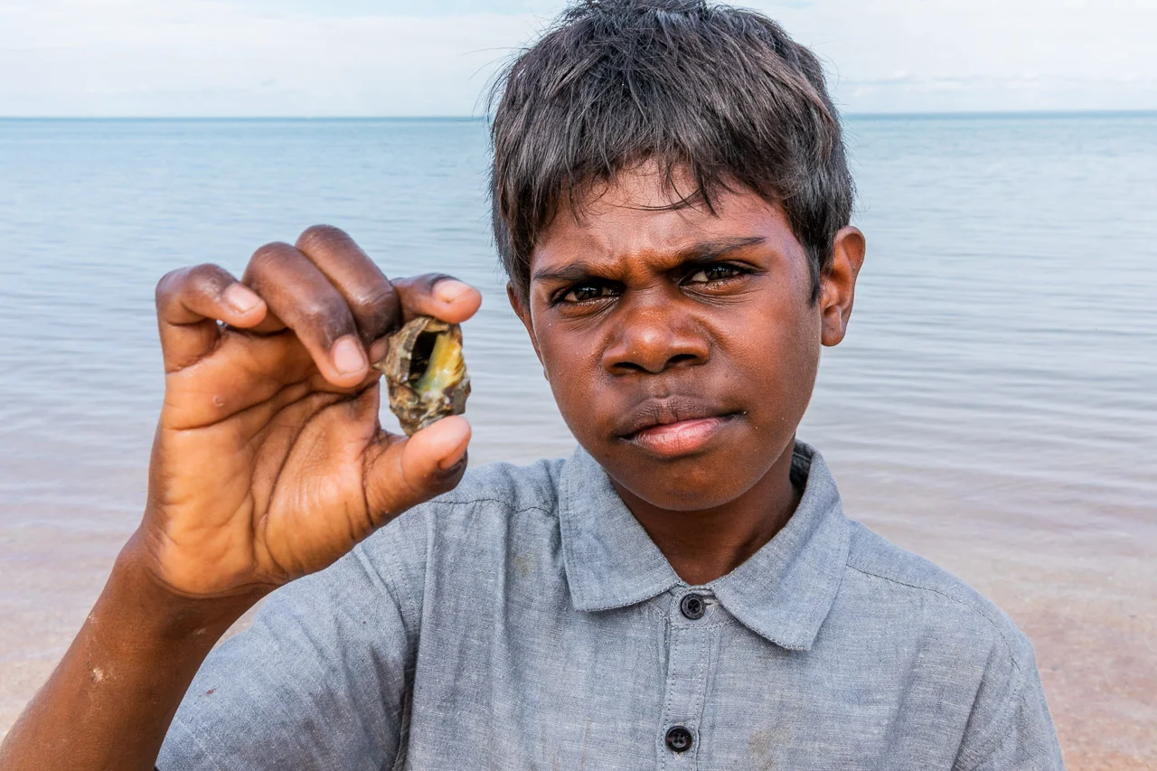 Hermit-crab-hunters-Broome-10.jpg