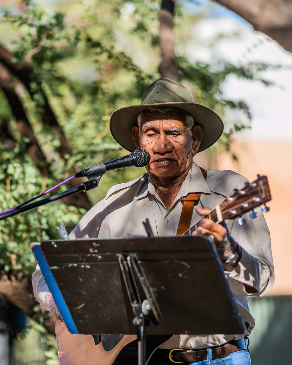 A veteran of 26 Tamworth Country Music Festivals, ‘Mr Kimberley’ Sam Lovell was a crowd favourite at the Derby Bush Poets Breakfast