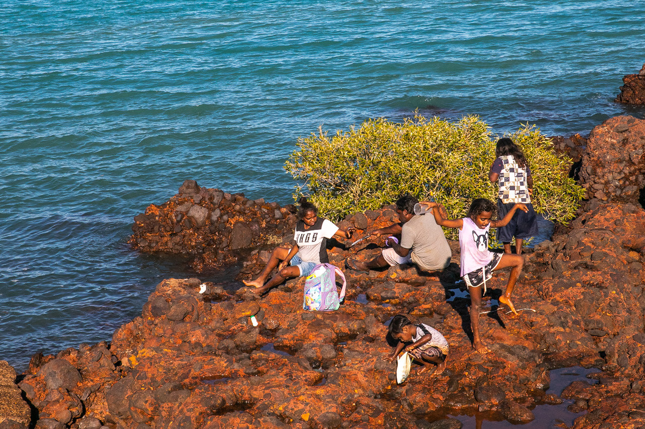 Family fishing off the rocks at Town Beach in Broome