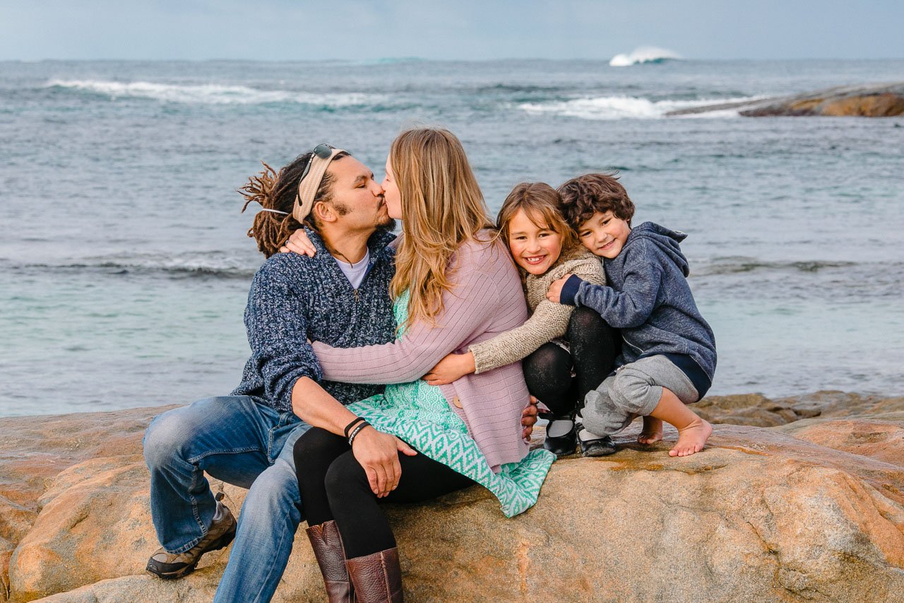 01-family-portraits-on-the-beach.jpg