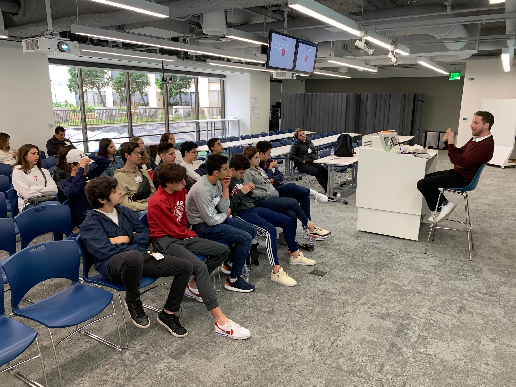 Foto en Google San Francisco, con un grupo de escuela.