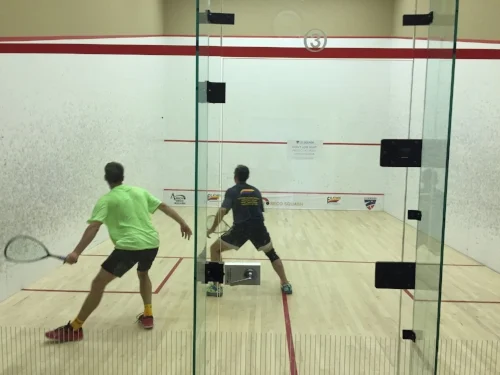 Alex Reynolds (Left) in his match versus Piercarlo Valdesolo