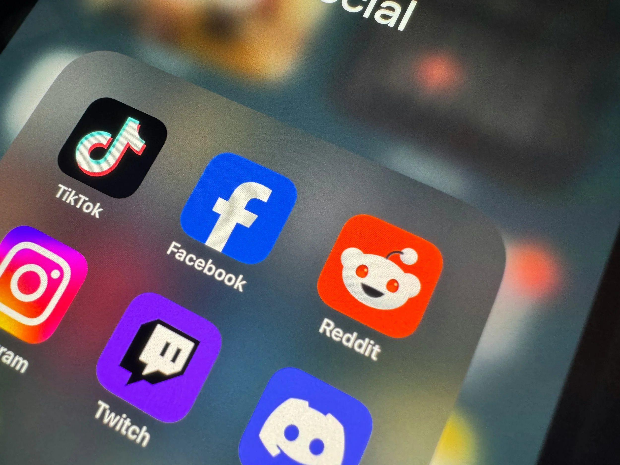 White Ribbon UK’s response to the proposed social media curfew for 16 and 17-year-olds