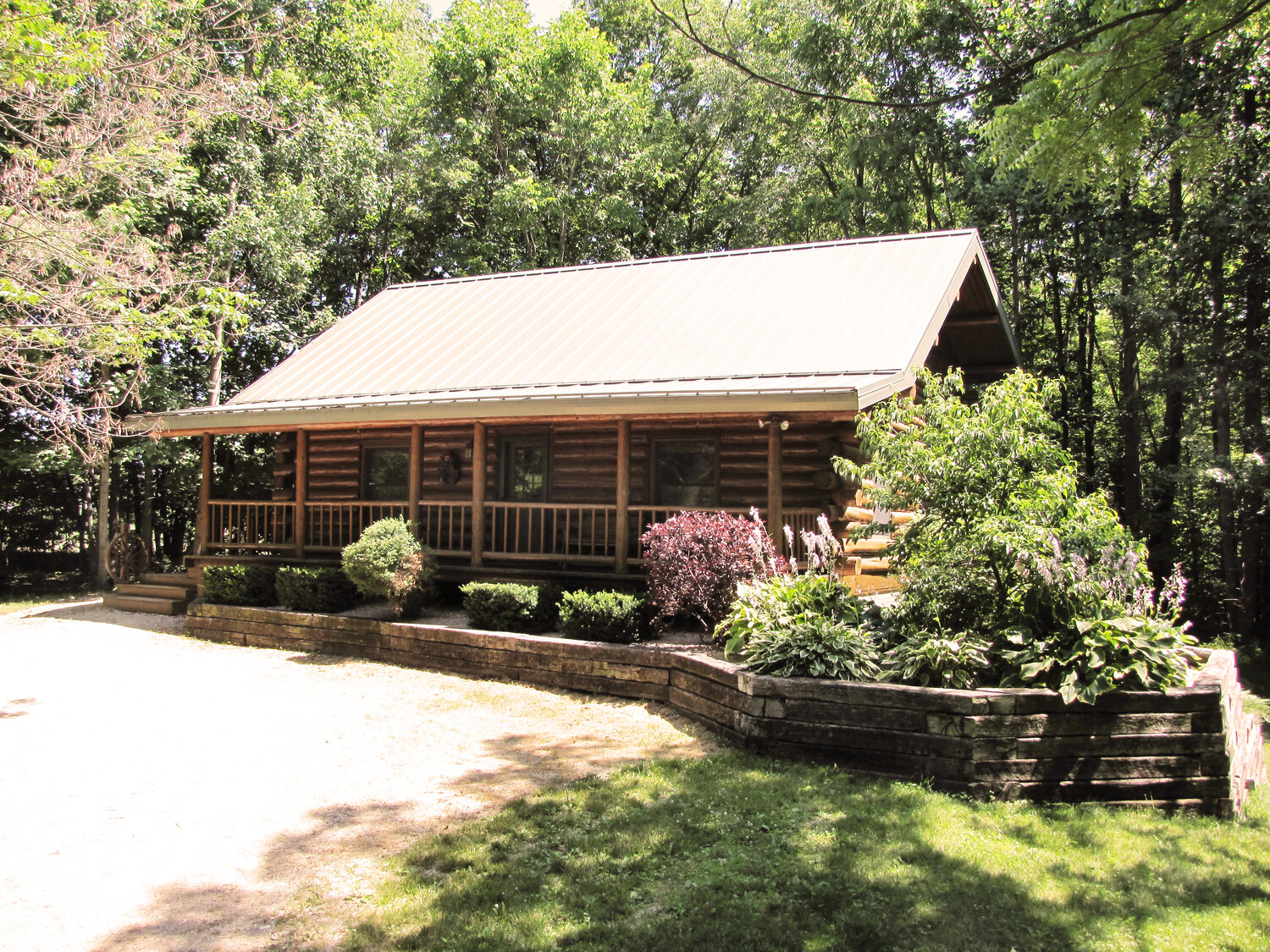 Log Cabin Hideaway Lodging Near Goshen South Bend Shipshewana And Nappanee