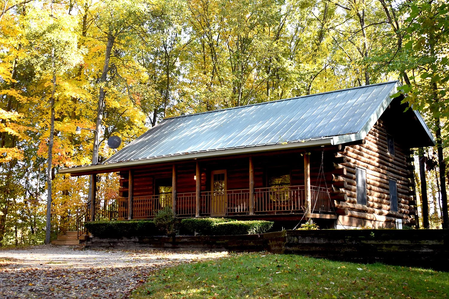 Amish Country Log Cabin Lodging near Goshen, South Bend, Shipshewana