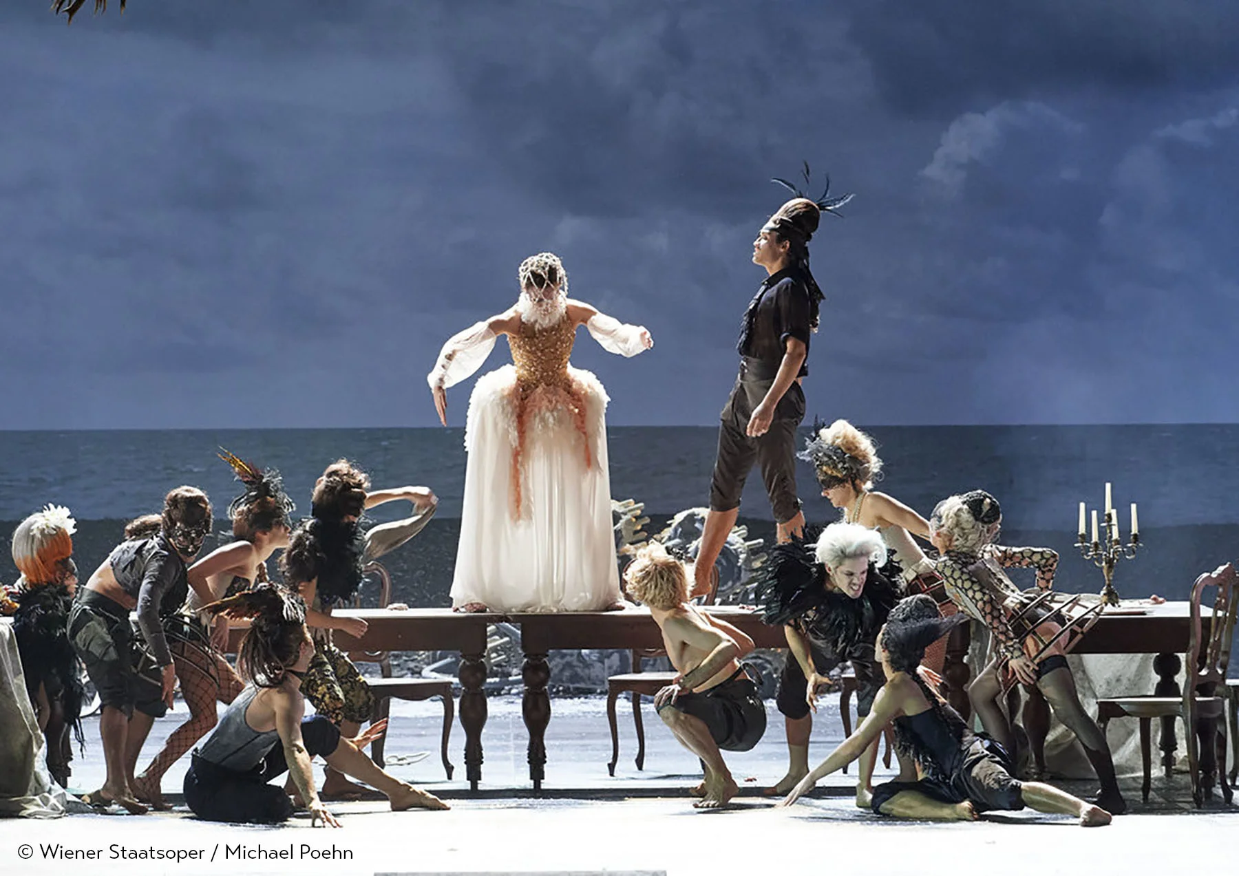  Stage photo by Wiener Staatsoper / Michael Poehn.   
