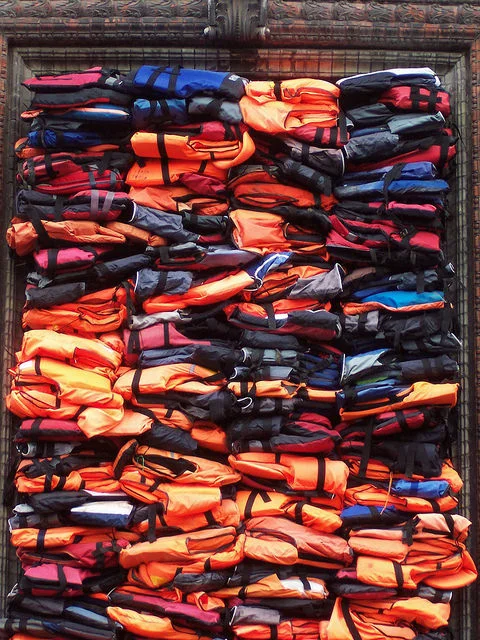 Ai Weiwei, Soleil Levant, installation of refugees' life jackets on the facade of Kunsthal Charlottenborg, Copenhagen (2017). (c) TeaMeister
