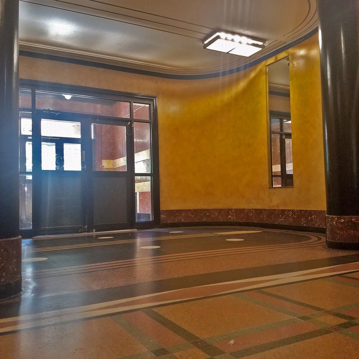 831 Gerard Ave Lobby 1.jpg