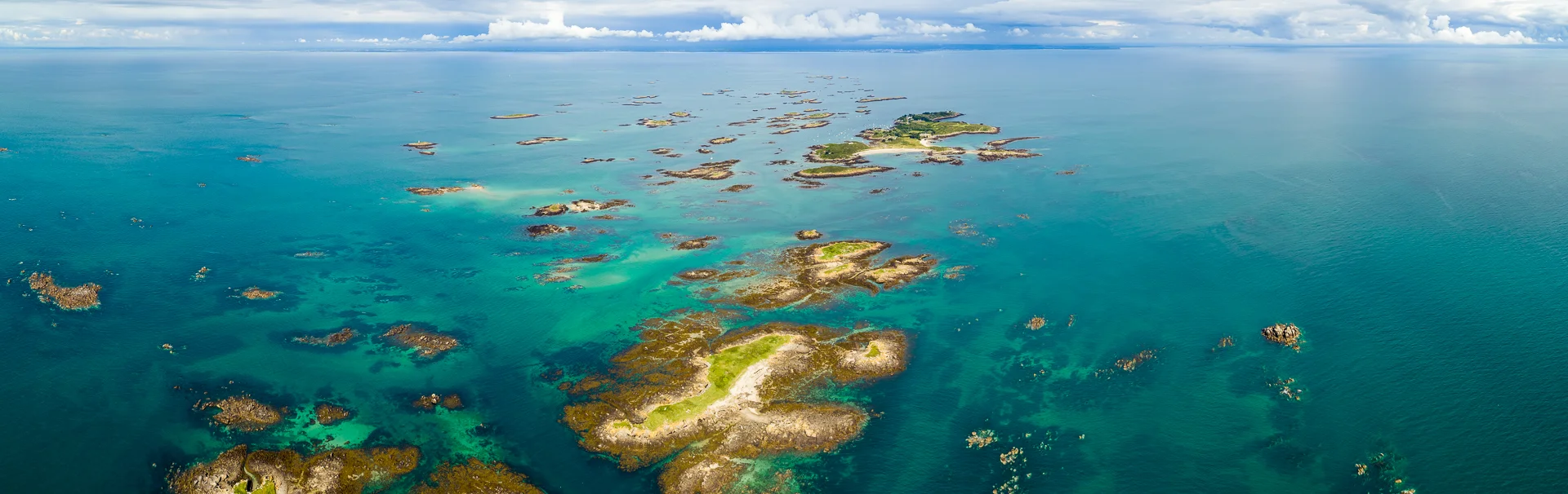 Photo de 65 MPX créee à partir de 5 Photos au format raw. DJI INSPIRE 2 + ZENMUSE X7 S35 de l’archipel des îles Chausey.