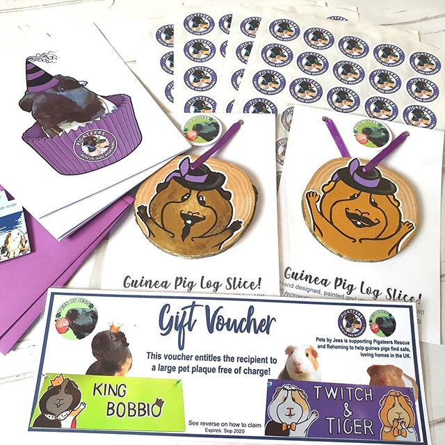 Amazing bundle is ready to be packed and posted for @pigateers_rescue 's open day! ๐ฅณ This pack contains:
1 plaque gift voucher for their raffle,
2 guinea pig log slices,
210 logo stickers,
and a sample of cards with a custom design of their original piggy Constance and matching envelopes for their upcoming sponsorship! ๐ป
