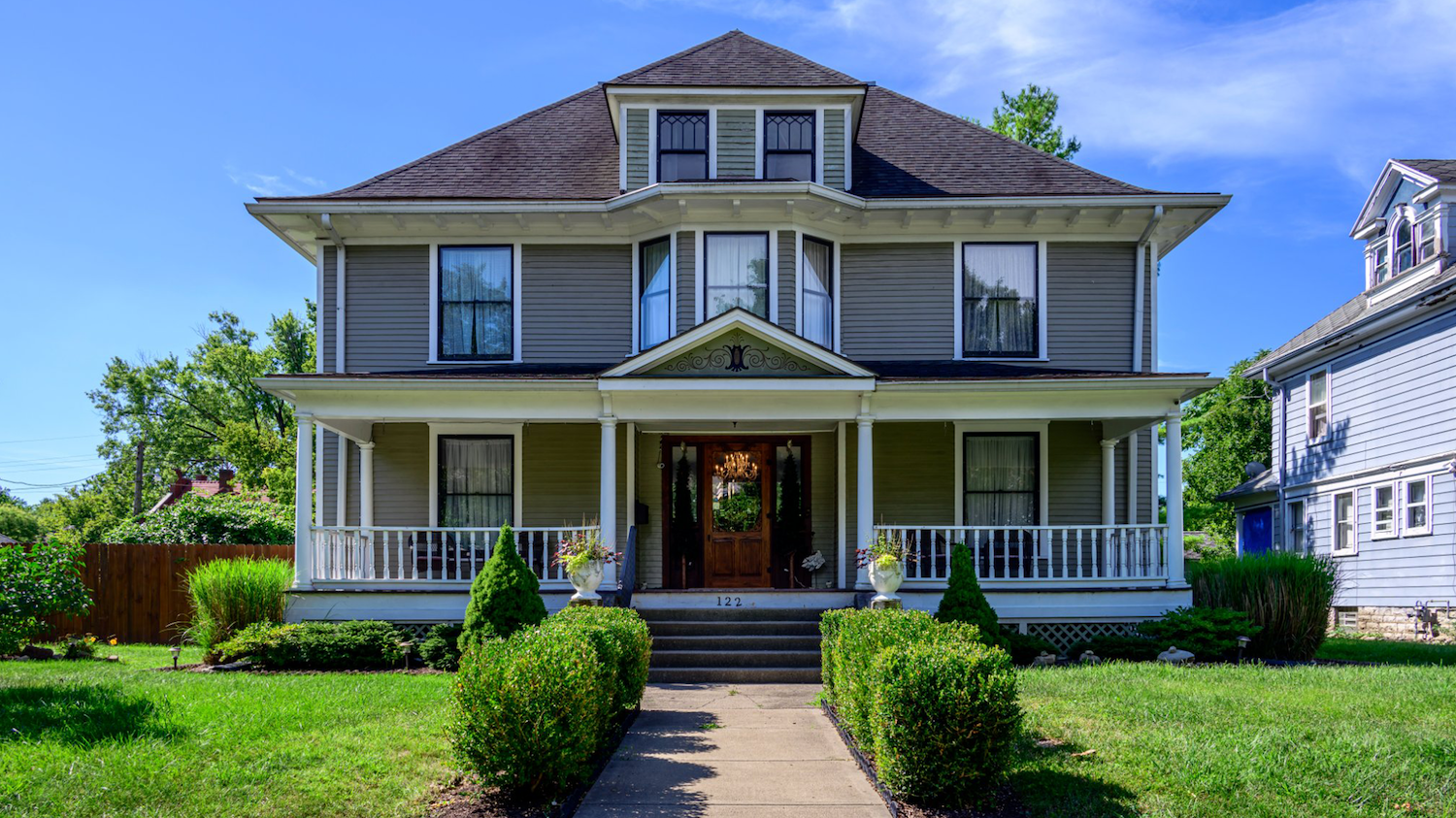 Exploring American Foursquare Architecture: A Dive into History, Style ...