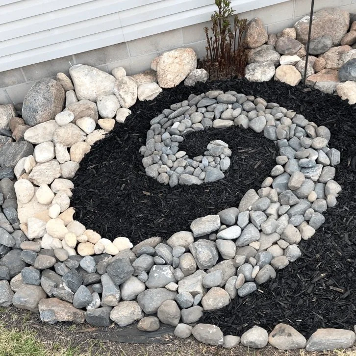 how-to-design-a-zen-spiral-rock-garden-blog-by-della-reside12+%286%29.jpg