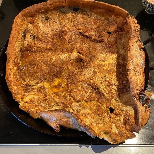 This peach cinnamon Dutch baby tried to escape, but I caught it. With my face. #sundaymornings #essentiallypieforbreakfast #weregonnaneedabiggeroven