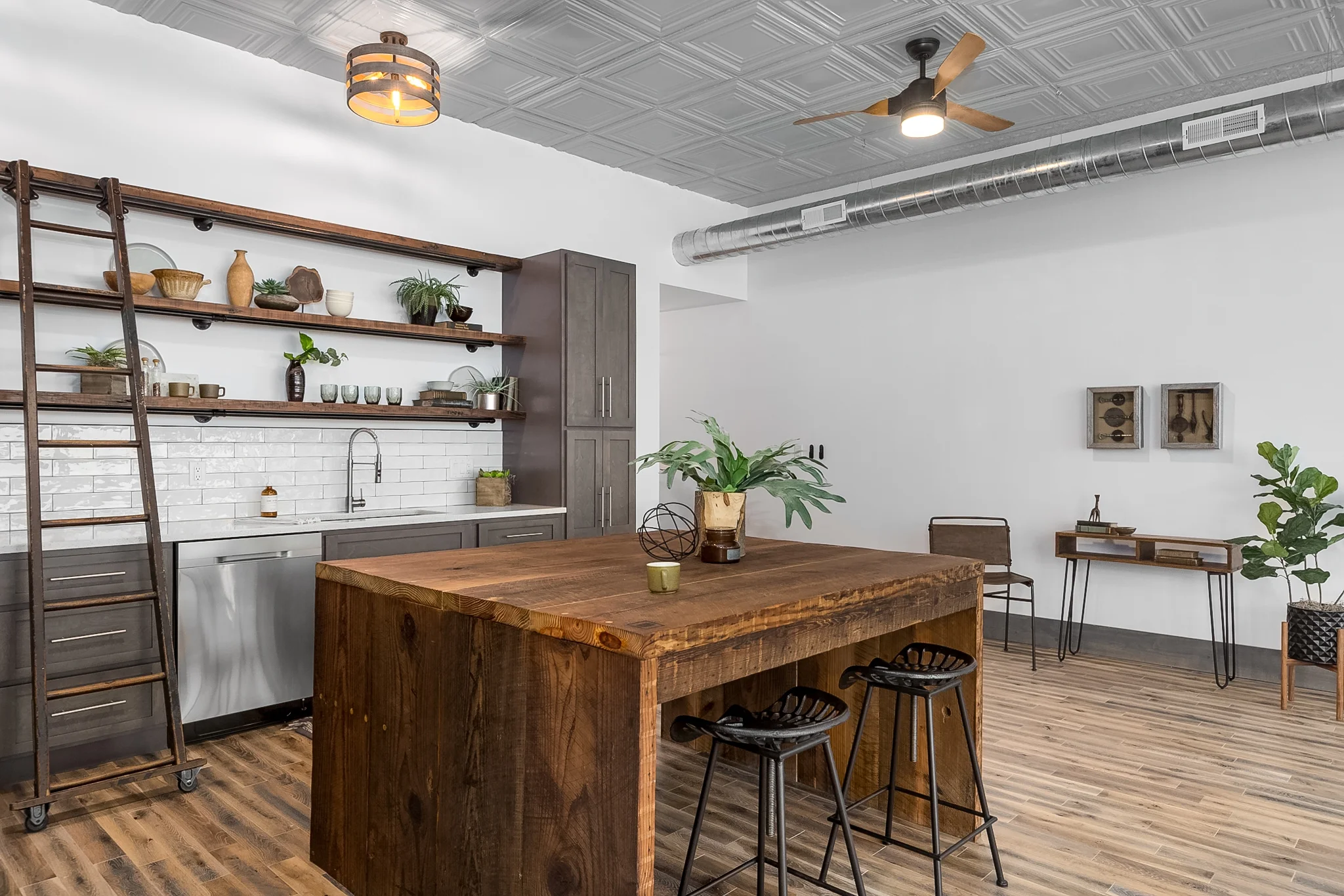 Reclaimed Pipe Bracket Shelving_4.jpg