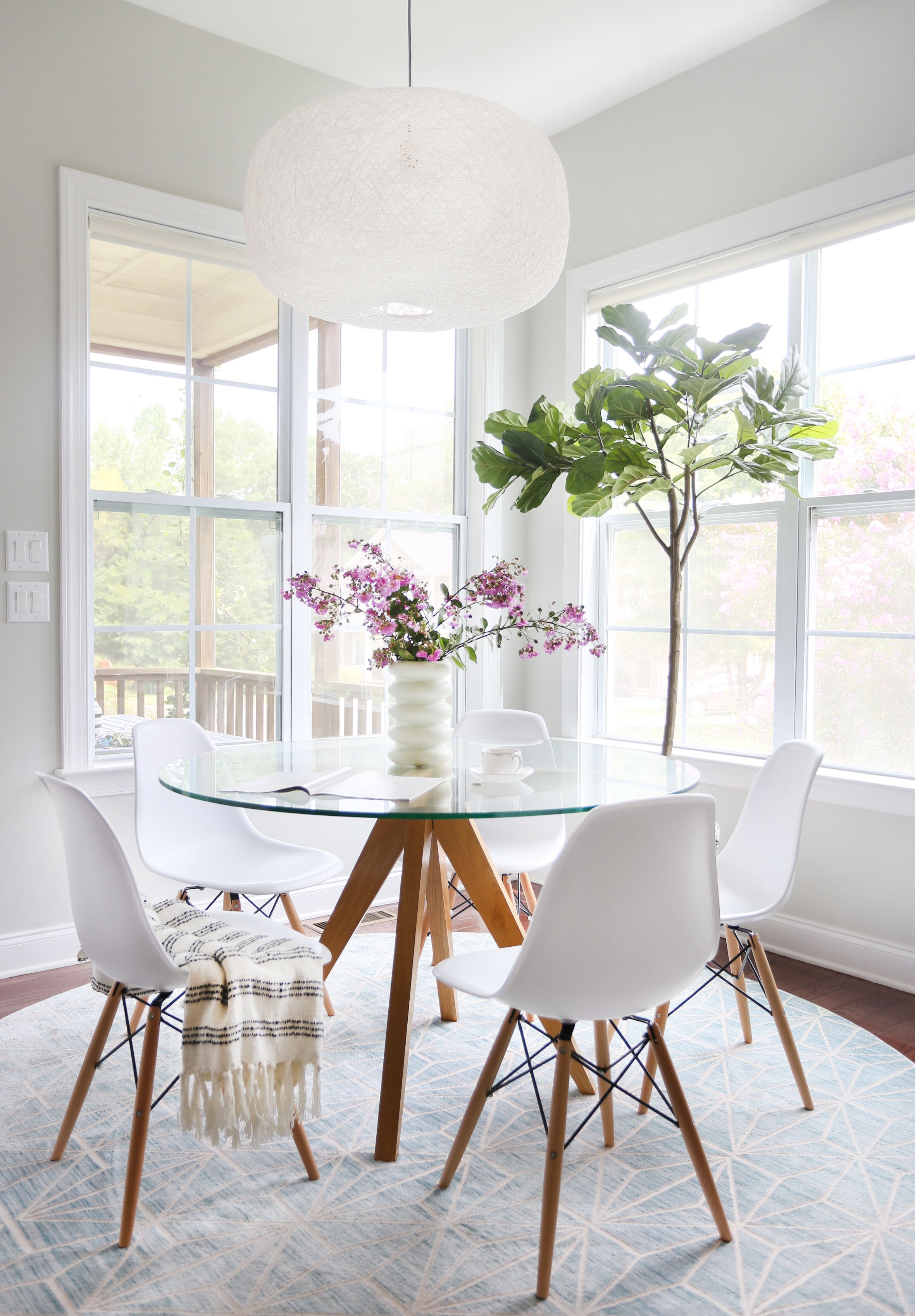A SUNNY + REFRESHED BREAKFAST NOOK &amp; KITCHEN