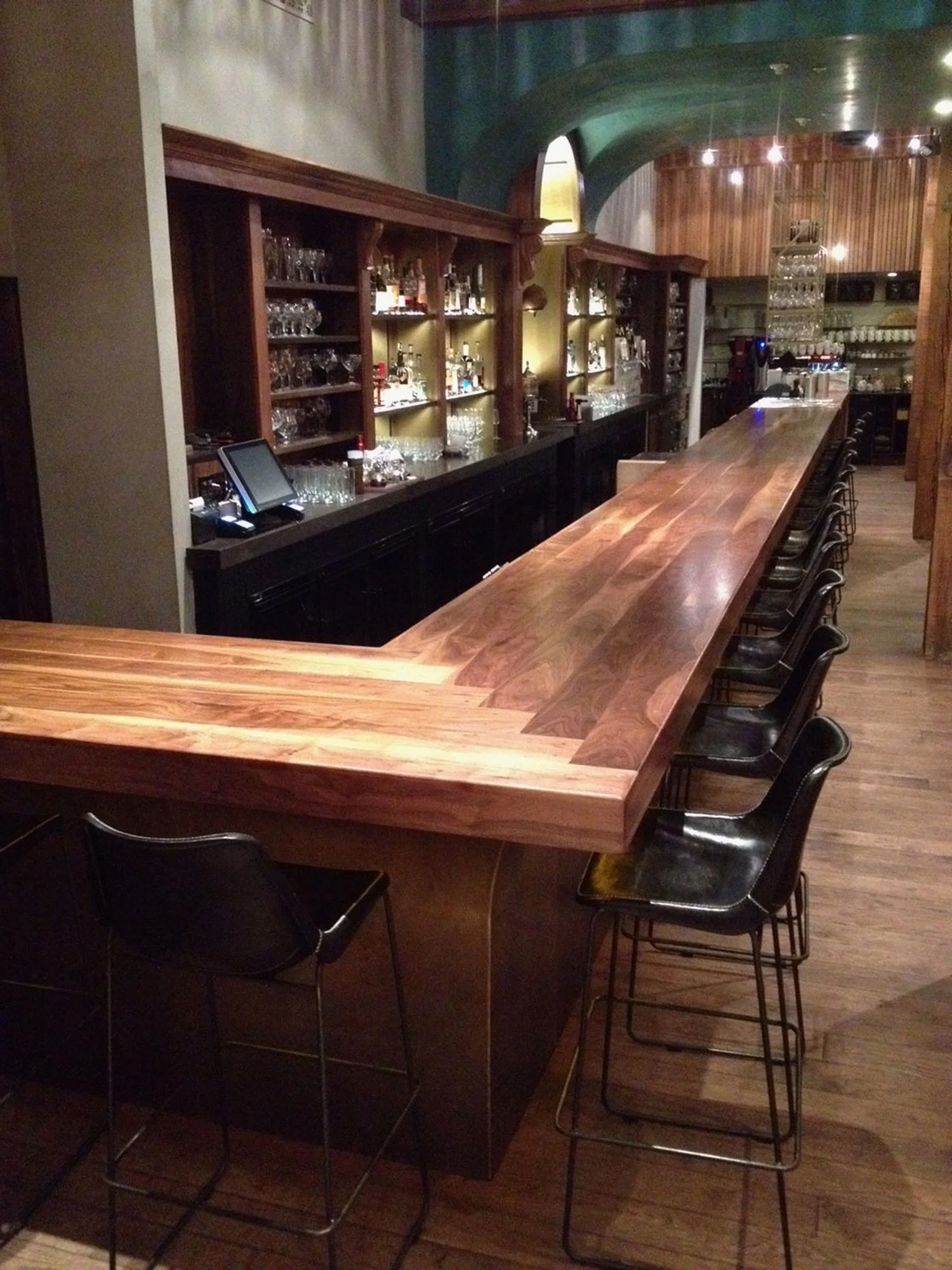 Restaurant bar