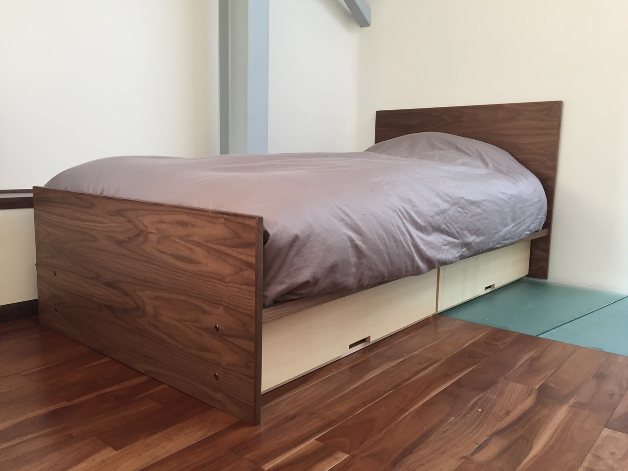 3 brothers, 3 beds, 3 dressers