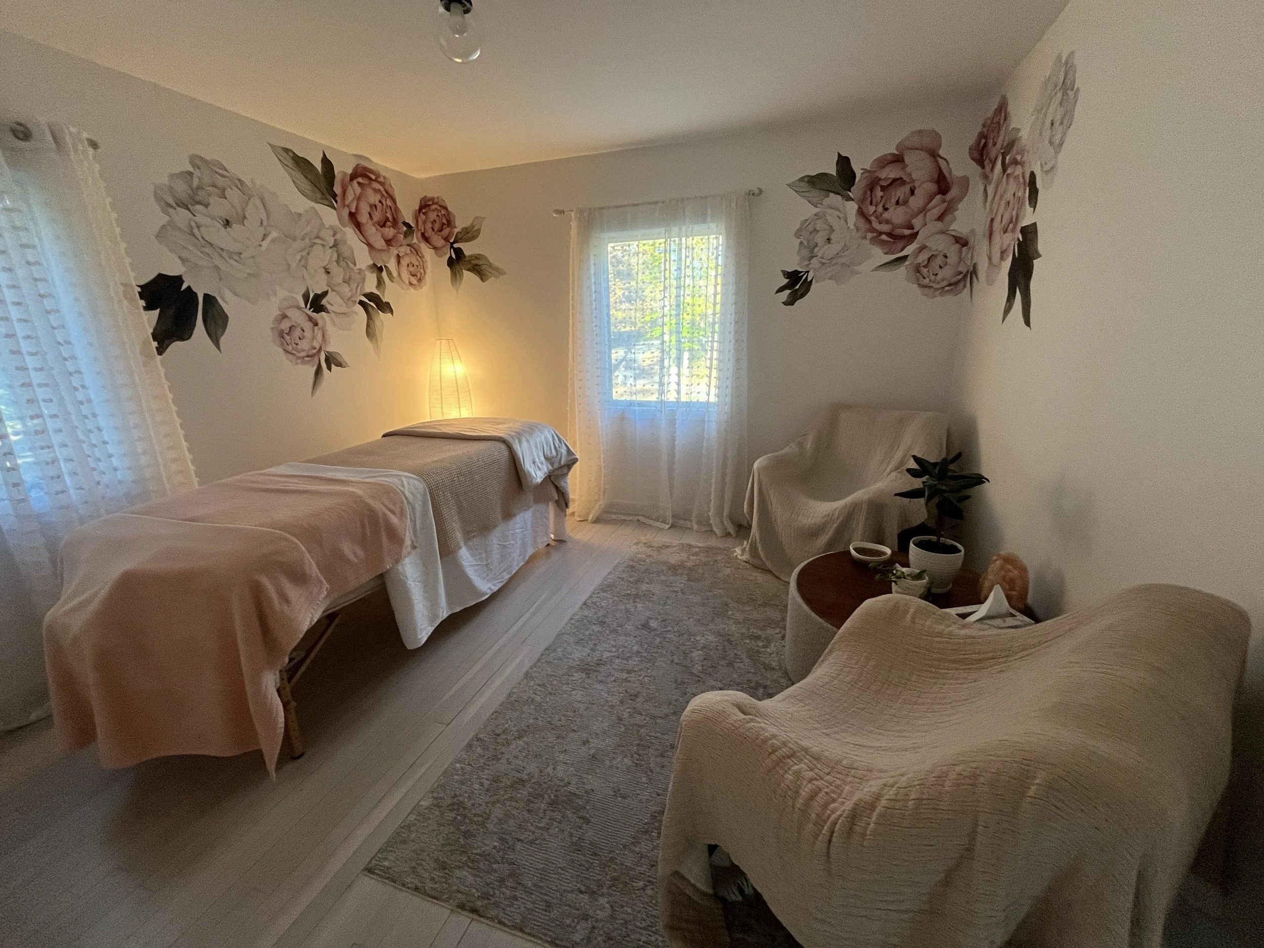 Room Massage Table.JPG