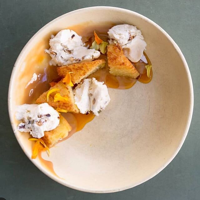 Wishing you all a sweet sweeeet start of the year 💖😘
. &bull;Yuca cake&bull; Smoked Salted dulce de leche &bull; Passionfruit&bull; Brown butter whipped cream&bull;☀️