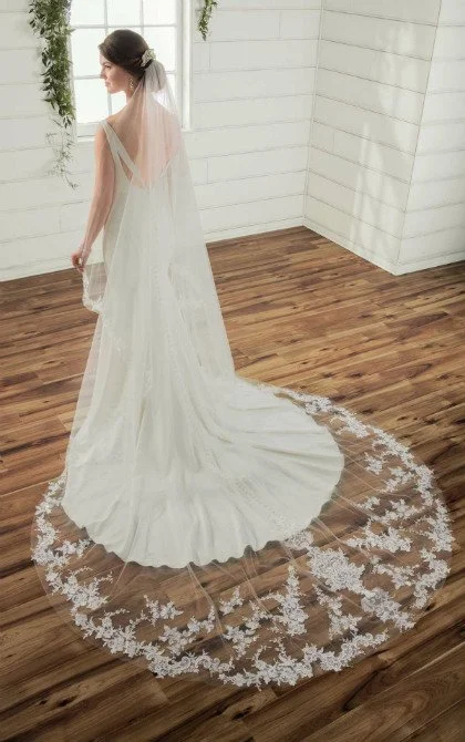 Accessories In Store — MarWin Bridal display picture 2