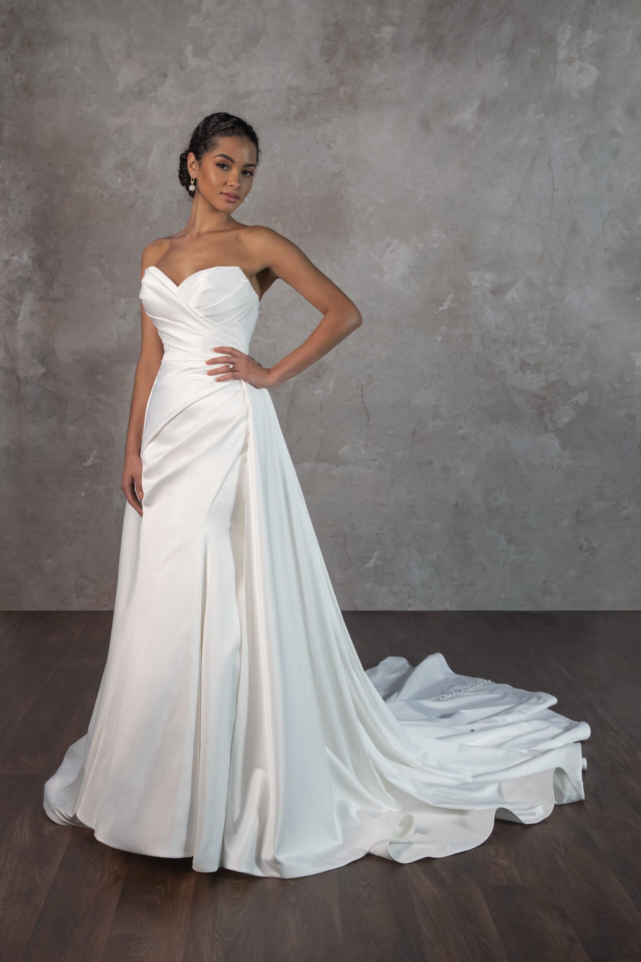 D4300 - with overskirt