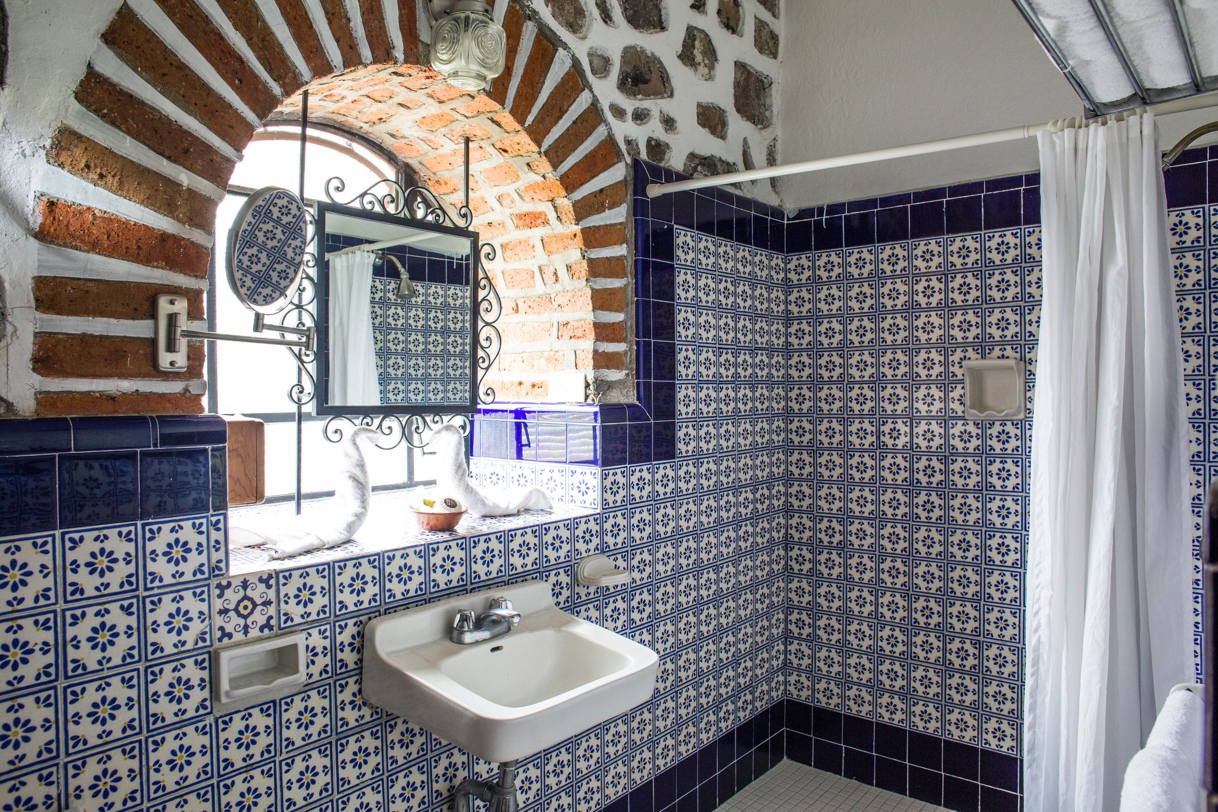Hand-Painted Tiles in Colonial Room Bathroom