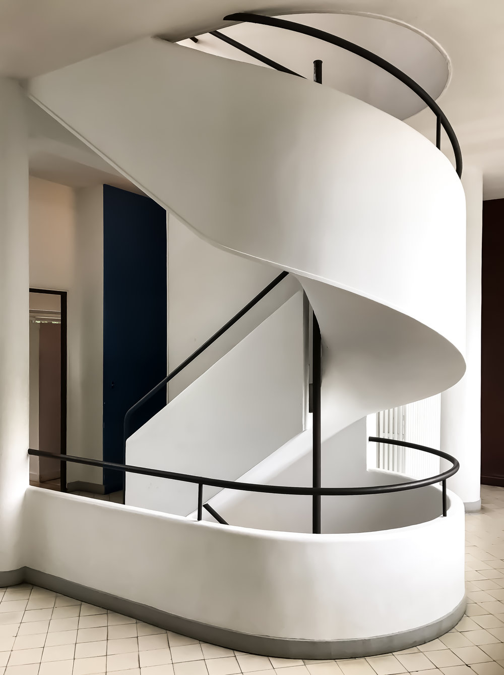 Enclosed spiral staircase