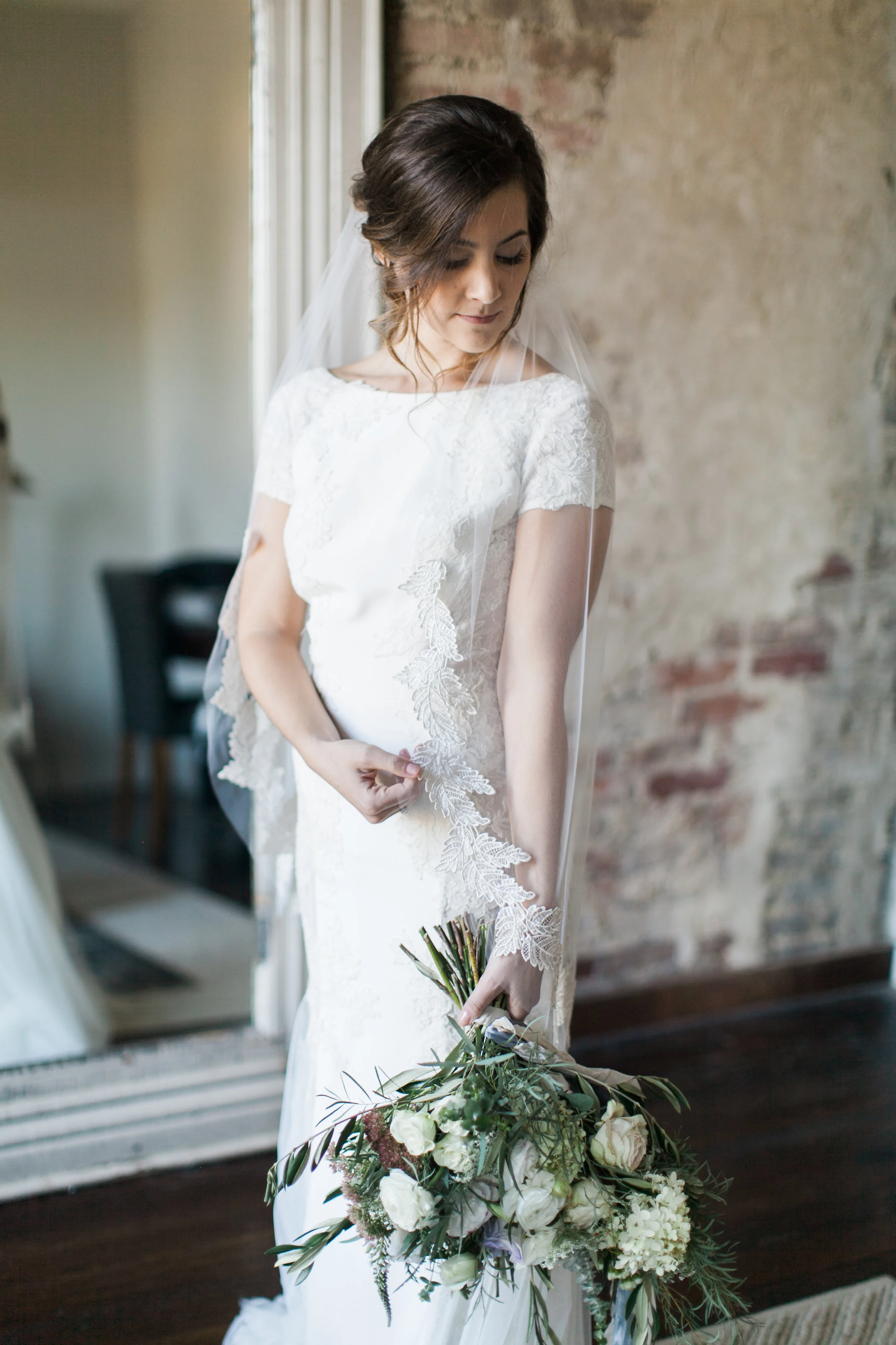 Leafy Lace Teardrop Single Layer Bridal Veil