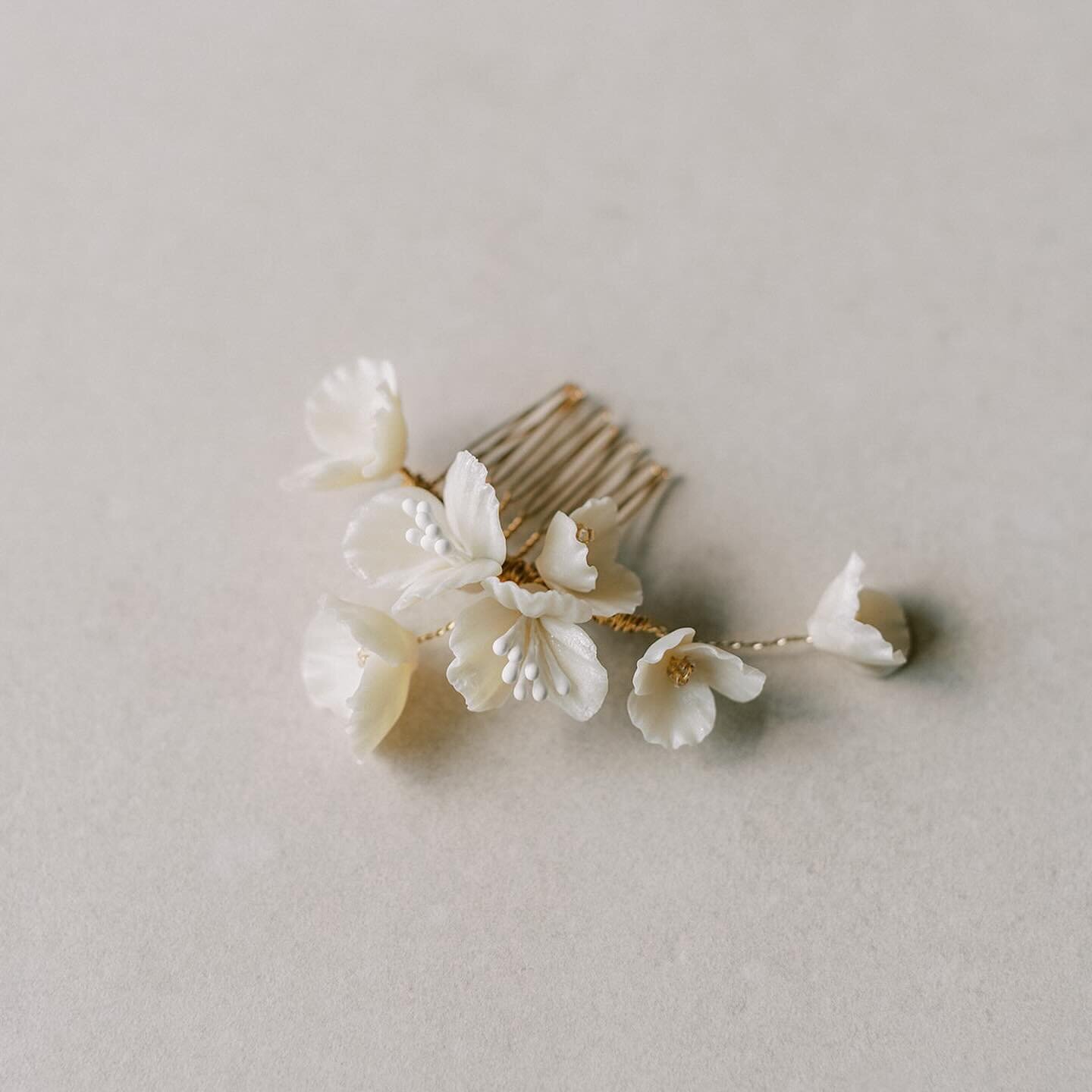 Sculptural, Poetic Blooms&mdash;&mdash; spring &amp; summer brides, these are calling your name x
.
.
Find these beauties + more of our most artful, elegant headpieces at @simplywhitebridalny 🤍
.
.
NOW - MAR 19