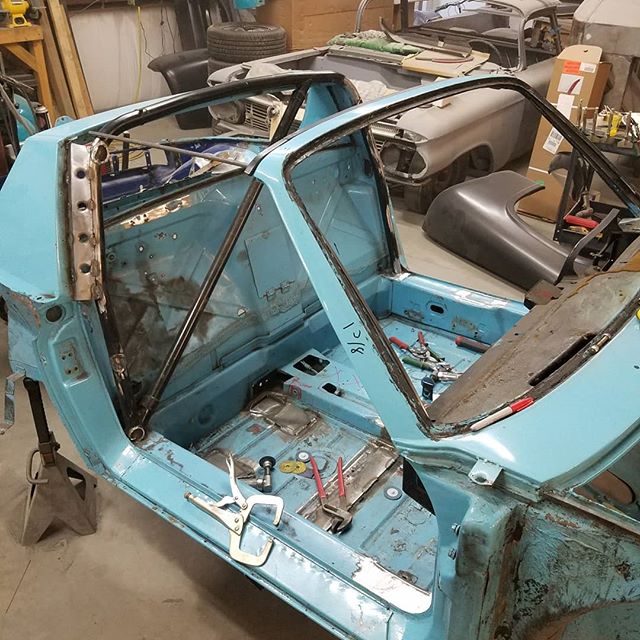 Well we and the customer decided to cut out the cage except for the main hoop..
Going end up with a much better product and easy to get inside .
.
.
#skin #bones #skinandbones #skinandbones #skinandbonesfab #fabrication #welding #porsche #porsche914 