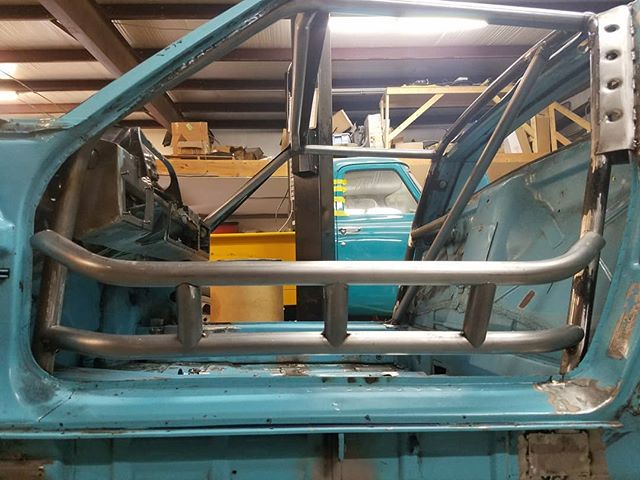 The door bars and dash bar coming along and rear harness bar next .
.
.
#skin #bones #skinandbones #skinandbones #skinandbonesfab #fabrication #welding #porsche #porsche914 #cage #rollcage #tigwelding #gussets #custom #rollcage