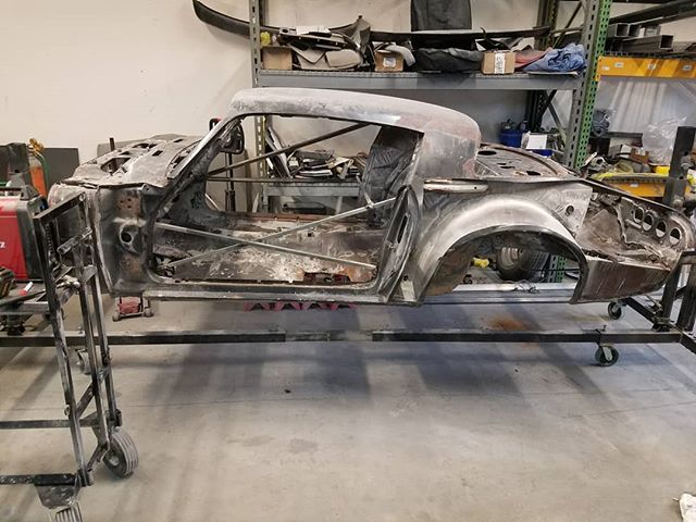 Trans am is on the rotisserie and all braced up 
Time to blast it .
.
.
 #skin #bones #skinandbones #skinandbones #skinandbonesfab #fabrication #welding #patch #pontiac #pontiacfirebird #transam #banditcar #1976transam #1977transam #pontiactransam