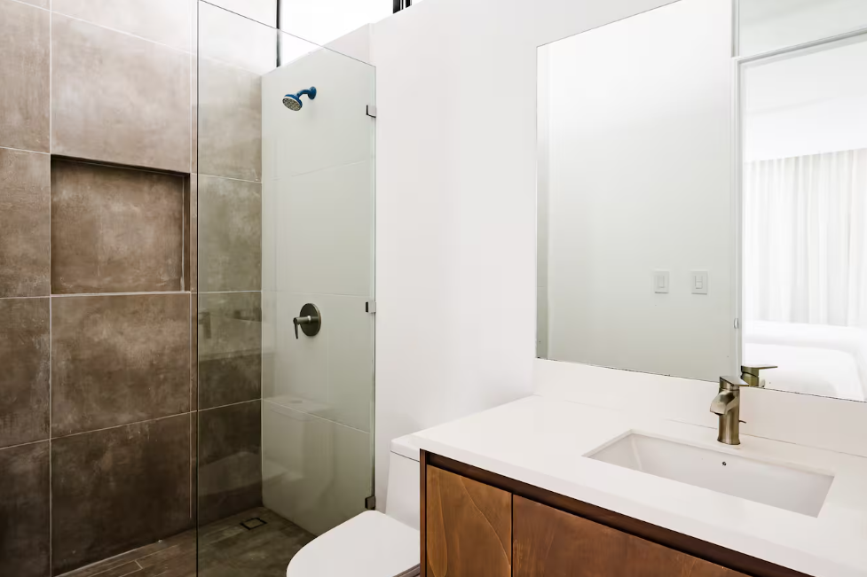 Bathroom 2nd fl ocean.png